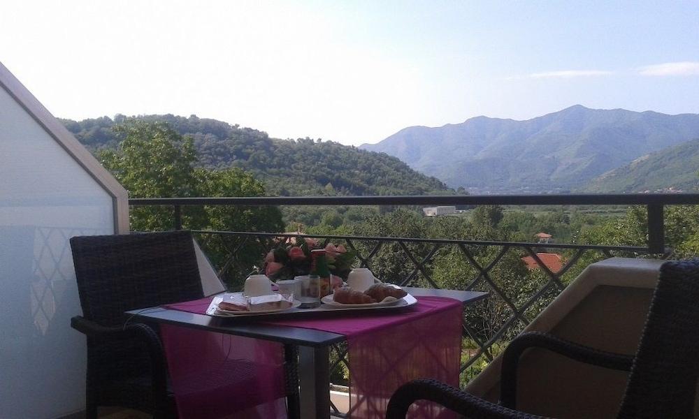 Vea Resort Hotel Меркато Сан Северино Екстериор снимка