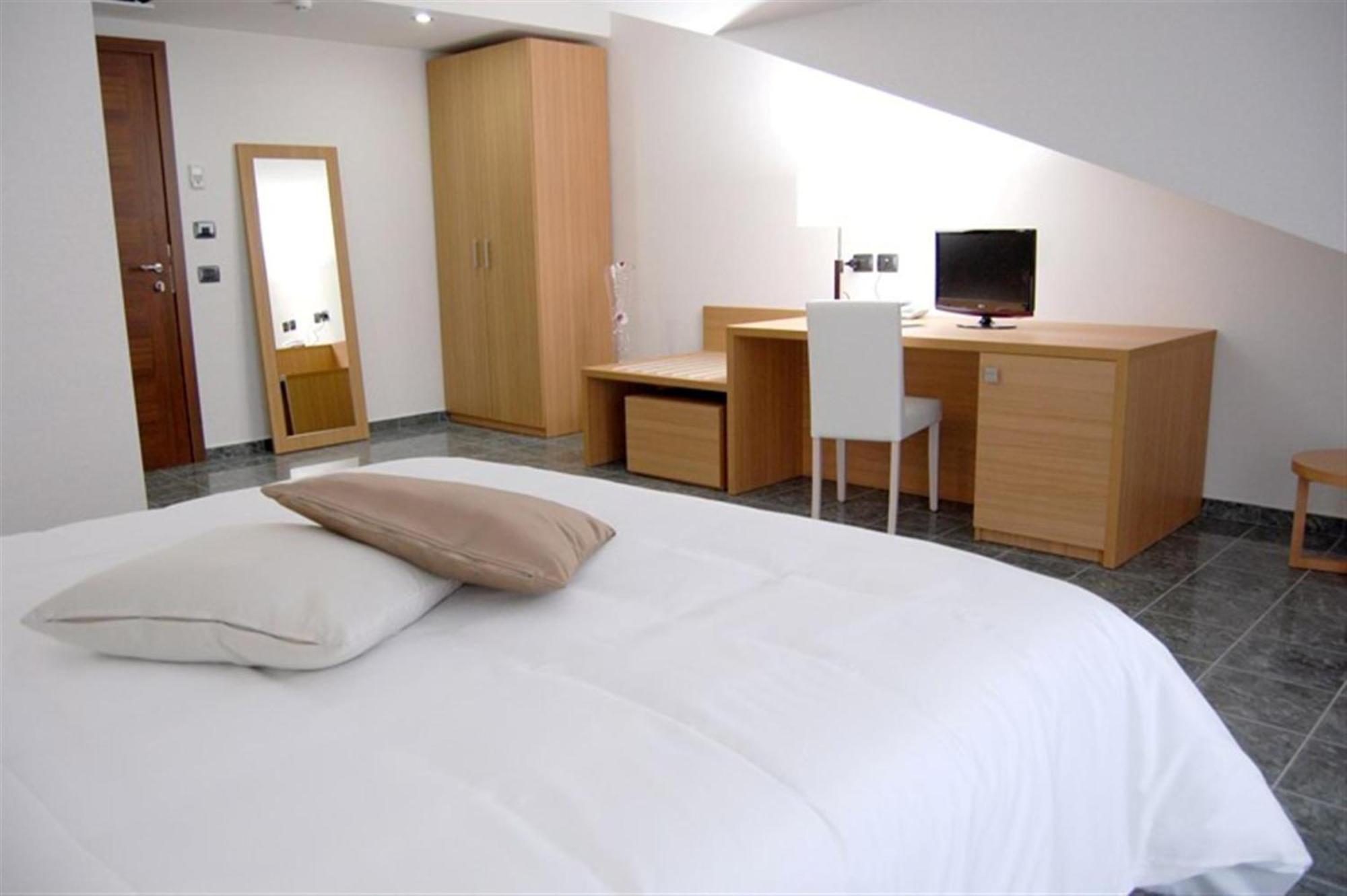 Vea Resort Hotel Меркато Сан Северино Екстериор снимка