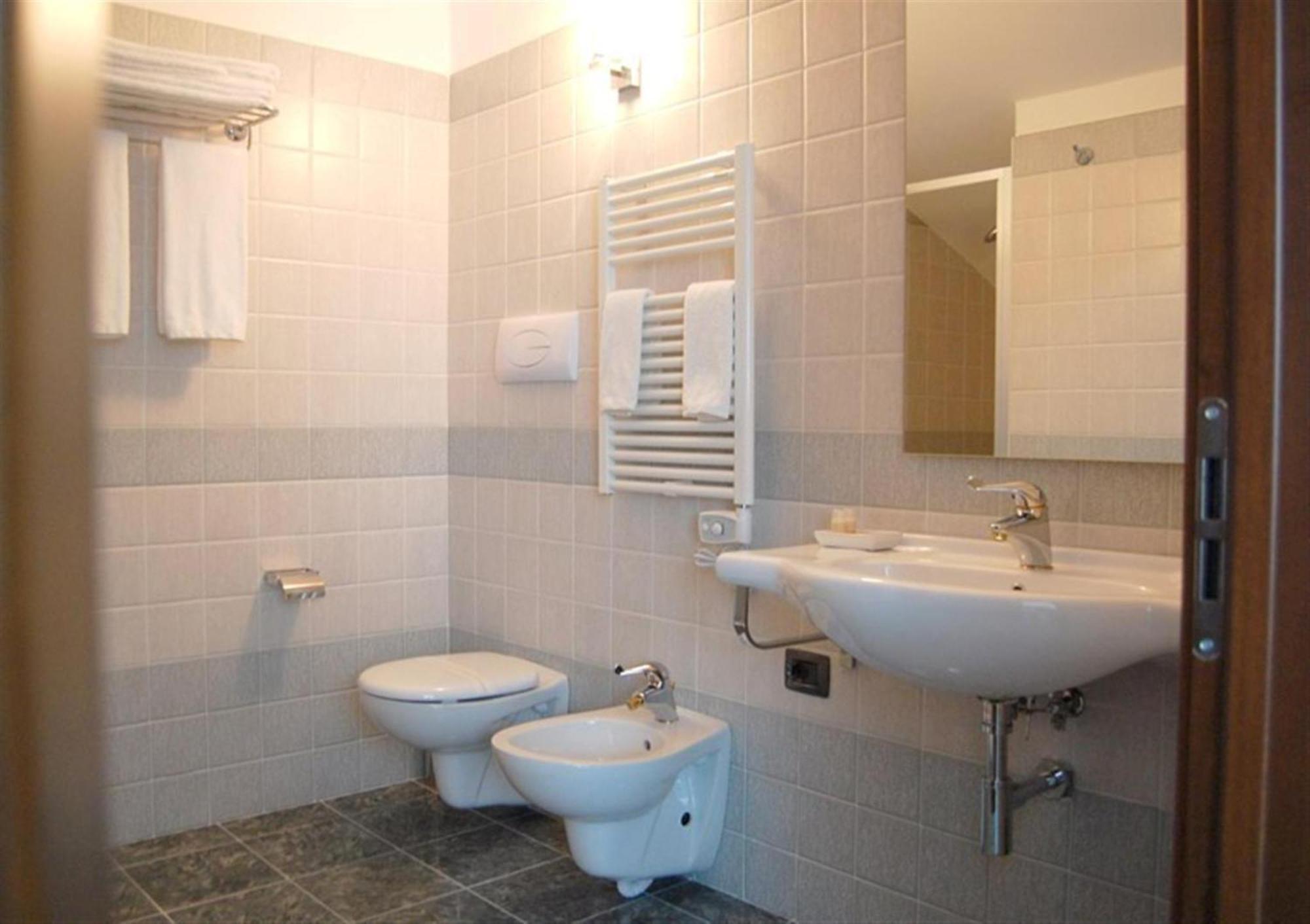 Vea Resort Hotel Меркато Сан Северино Екстериор снимка