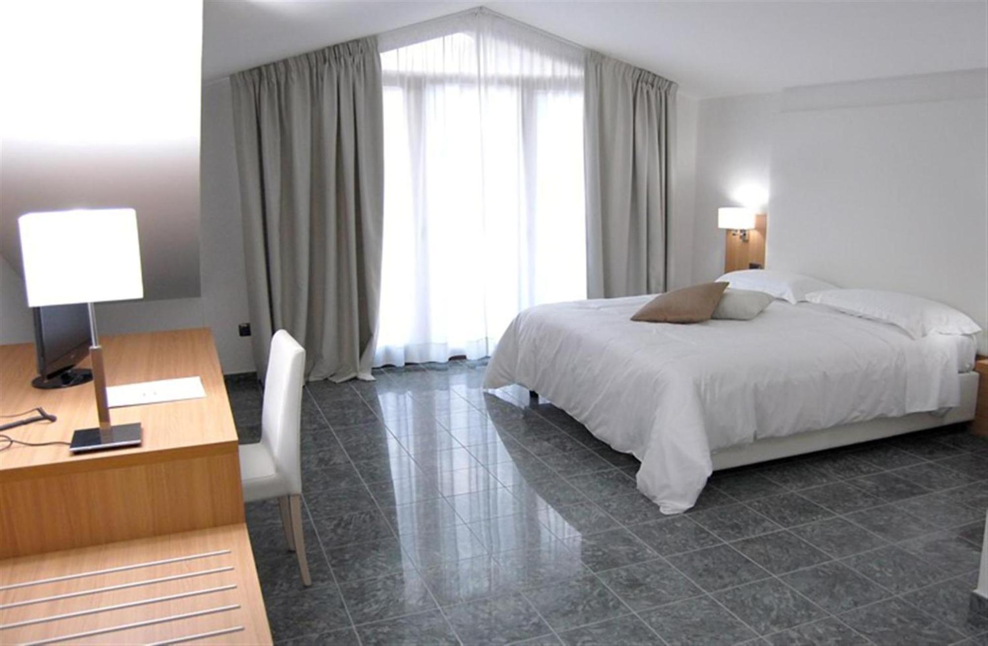 Vea Resort Hotel Меркато Сан Северино Екстериор снимка