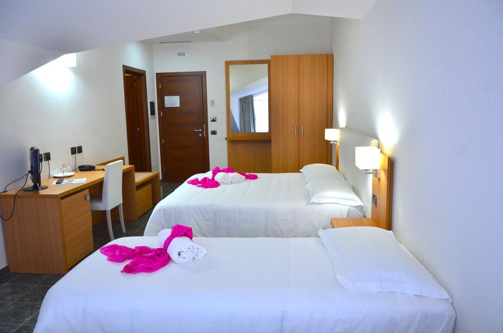 Vea Resort Hotel Меркато Сан Северино Стая снимка