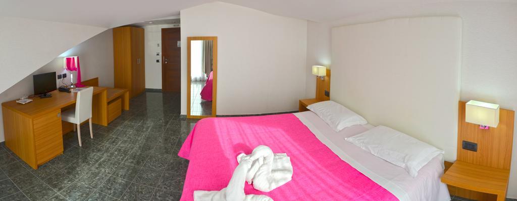 Vea Resort Hotel Меркато Сан Северино Стая снимка