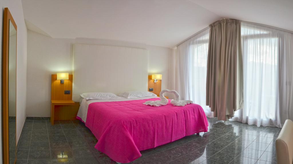Vea Resort Hotel Меркато Сан Северино Стая снимка