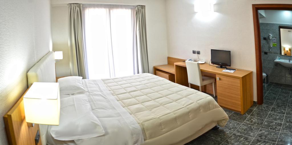 Vea Resort Hotel Меркато Сан Северино Стая снимка