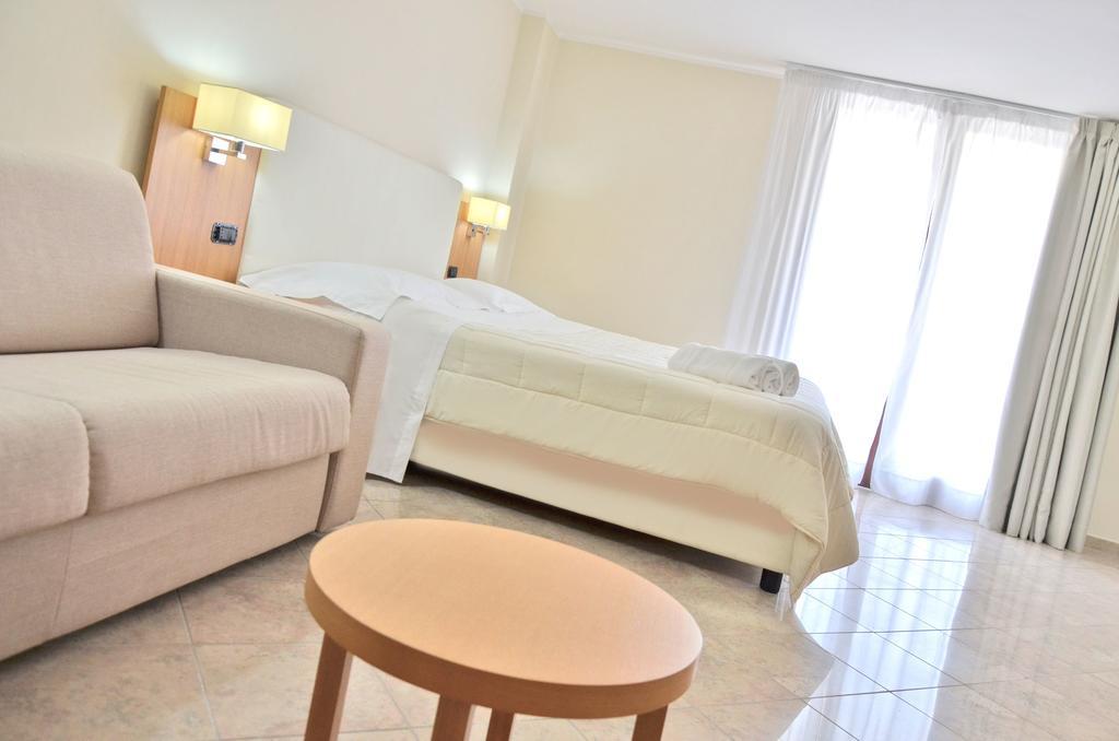 Vea Resort Hotel Меркато Сан Северино Екстериор снимка