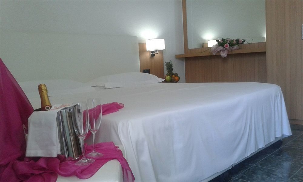 Vea Resort Hotel Меркато Сан Северино Екстериор снимка