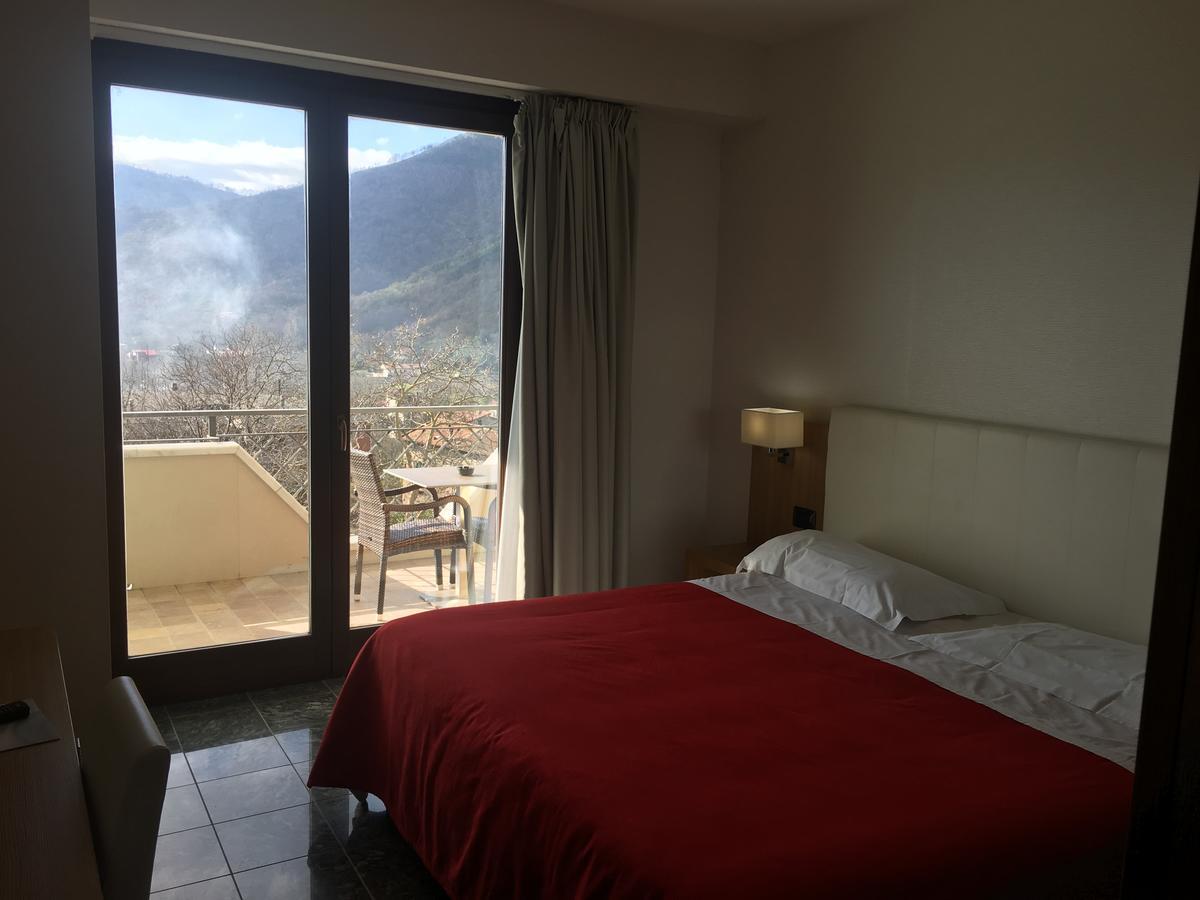 Vea Resort Hotel Меркато Сан Северино Екстериор снимка