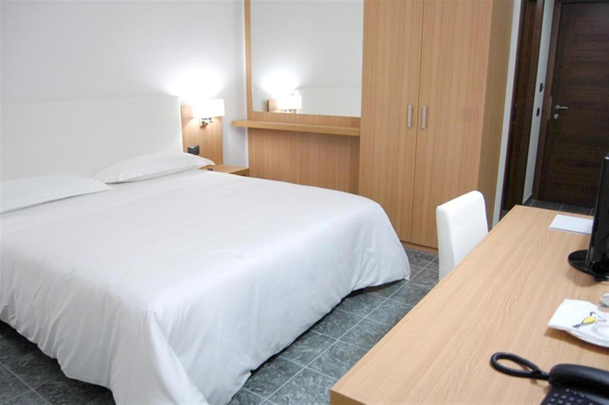 Vea Resort Hotel Меркато Сан Северино Екстериор снимка