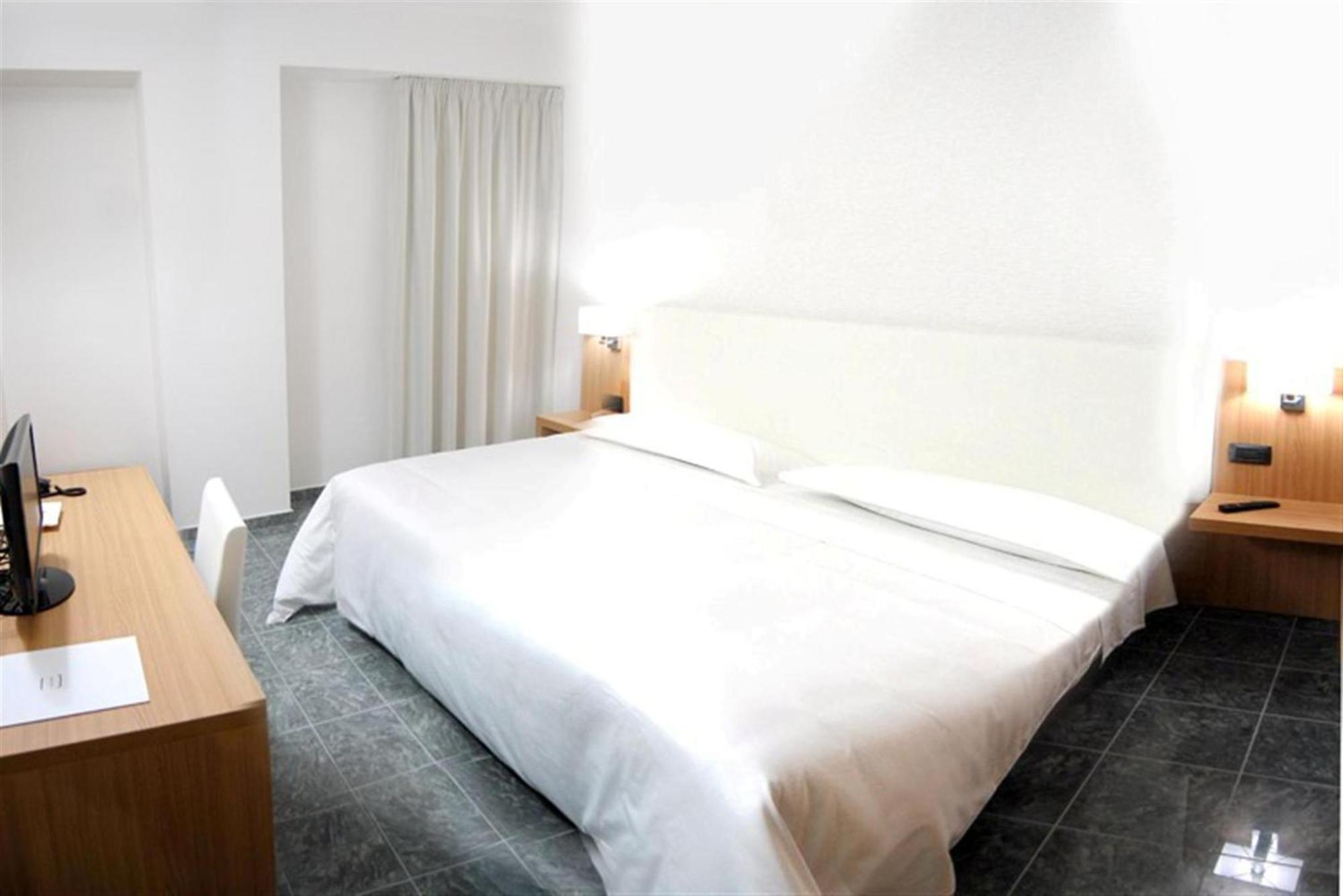 Vea Resort Hotel Меркато Сан Северино Екстериор снимка