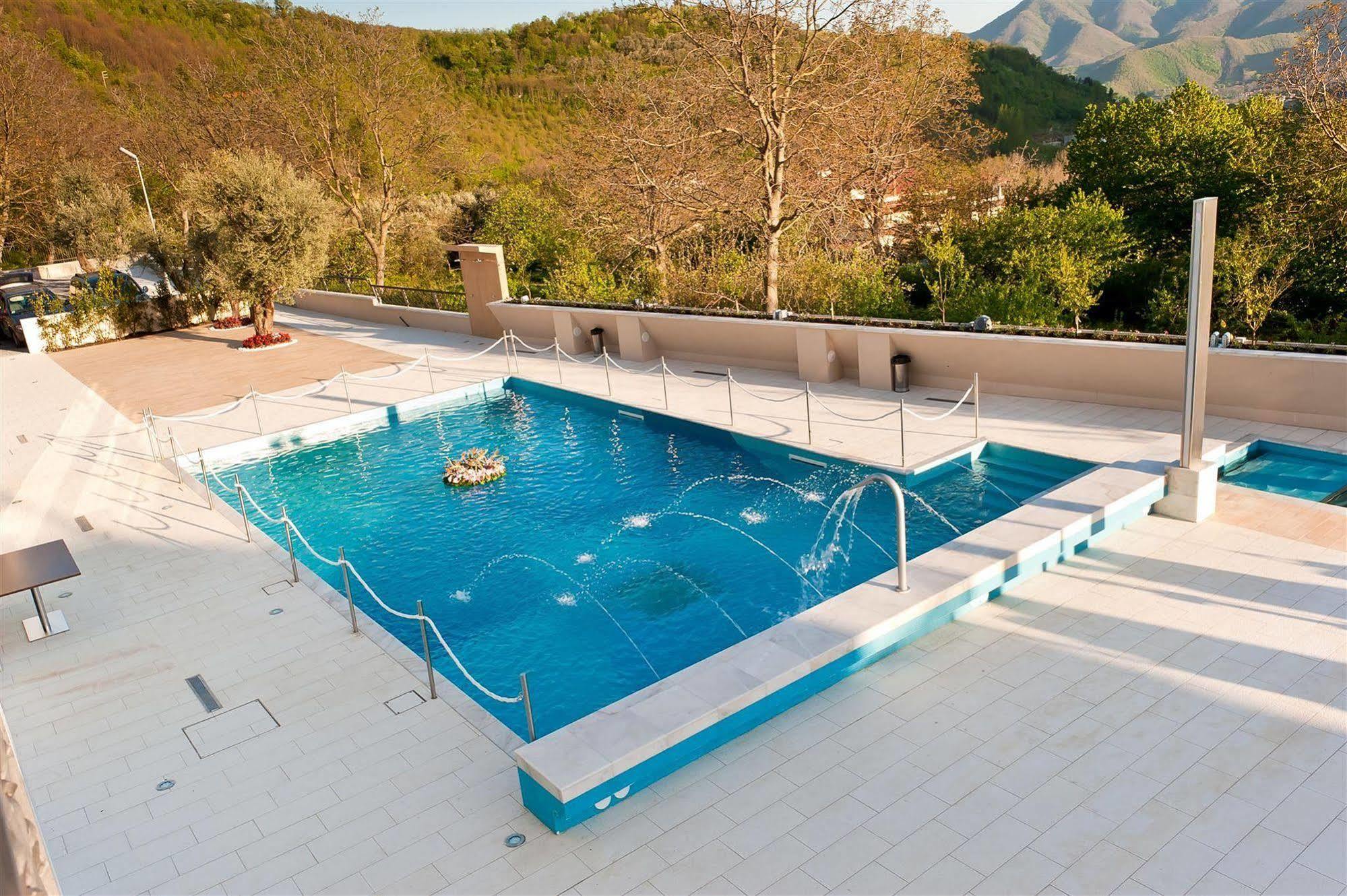 Vea Resort Hotel Меркато Сан Северино Екстериор снимка