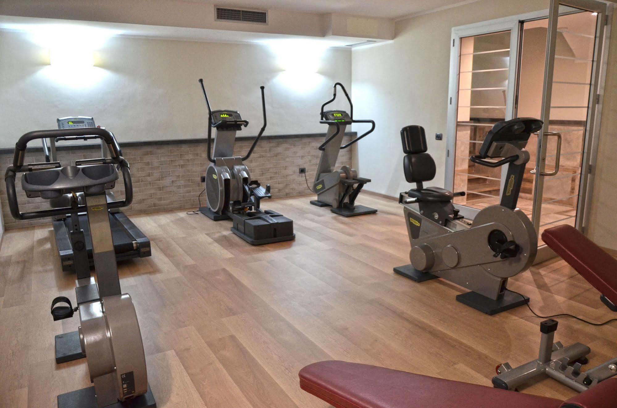 Vea Resort Hotel Меркато Сан Северино Екстериор снимка
