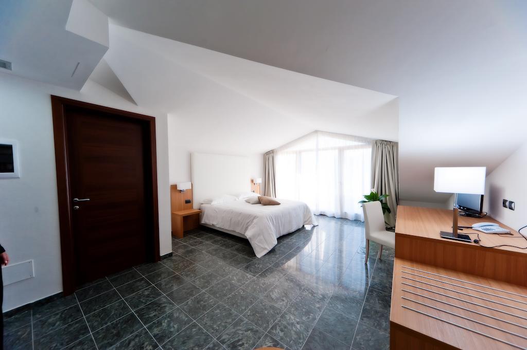 Vea Resort Hotel Меркато Сан Северино Екстериор снимка